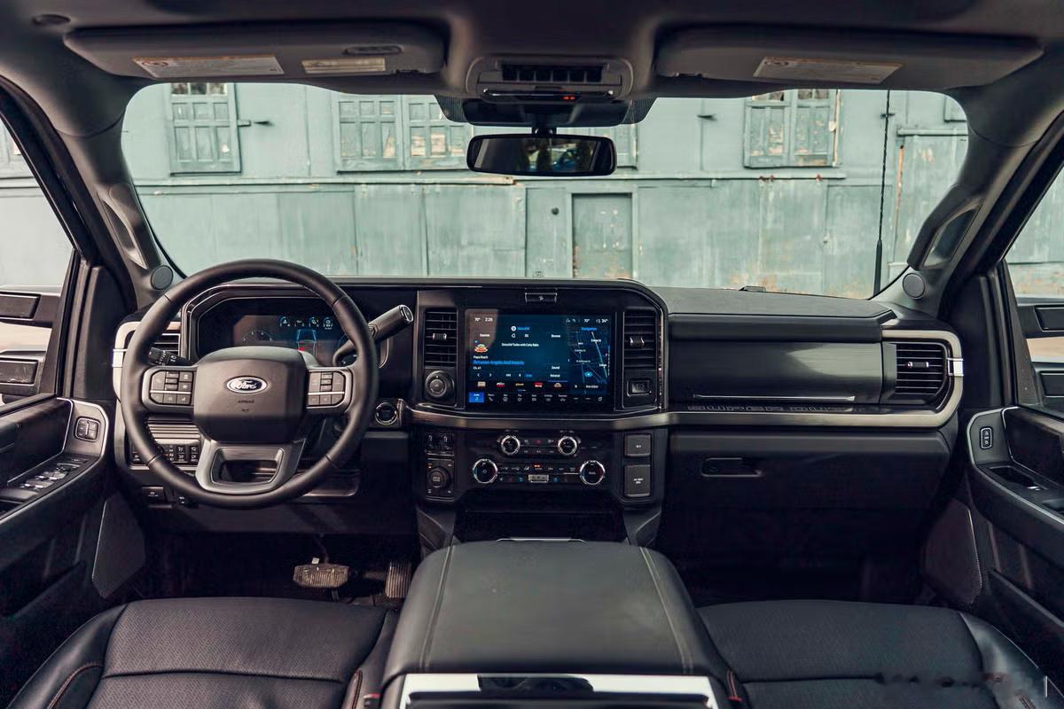 Car & Driver测试了个特别MAGA的车——7.3 V8汽油机的福特F-