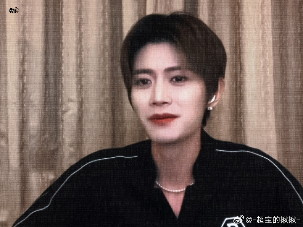 任嘉伦 戏里金戈铁马，戏外英姿勃发，踏平坎坷羁绊，一路朝歌彩霞;祝愿事业腾达，万