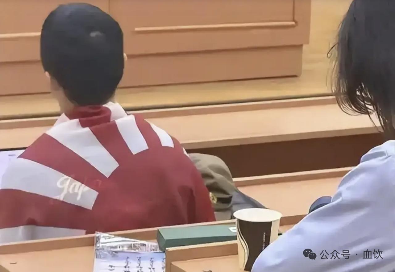 锐评：身披军国主义符号衣服挑衅同胞，历史底线不容触碰！
     媒体报道，近日