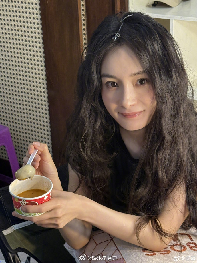 律师解读杨幂黑粉道歉不能关评论 杨幂黑粉手写道歉信+录视频道歉，且被要求不能关闭