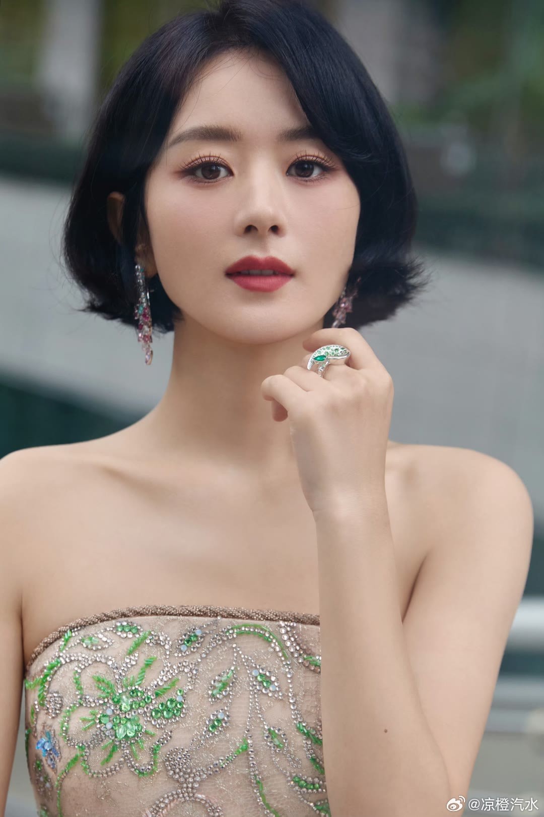 #赵丽颖闪钻长裙#我宝儿闪耀东京！！！✨️定格「心事」#赵丽颖[超话]# 电影乔