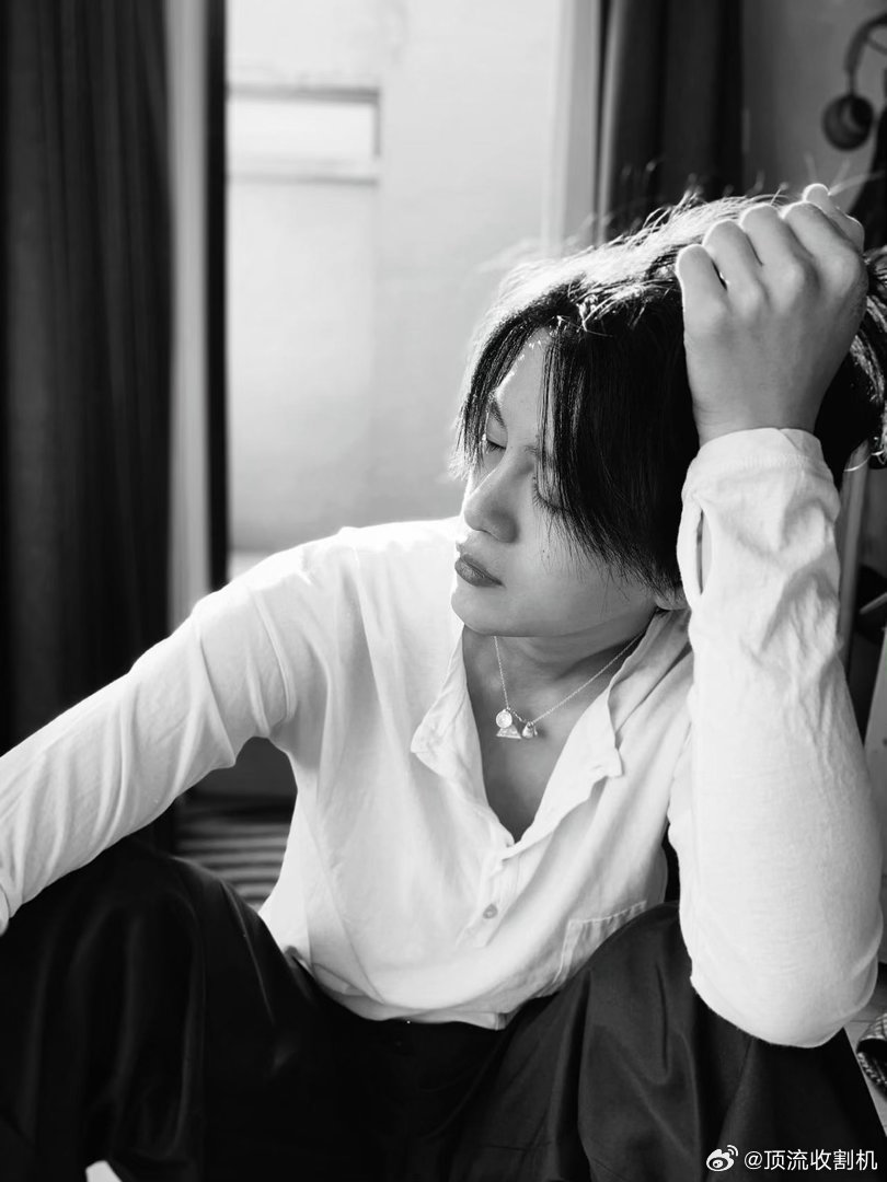 自带旷野气息的李九霄，野性美浑然天成。不受标签限制游走在不同题材影片，角色切换自
