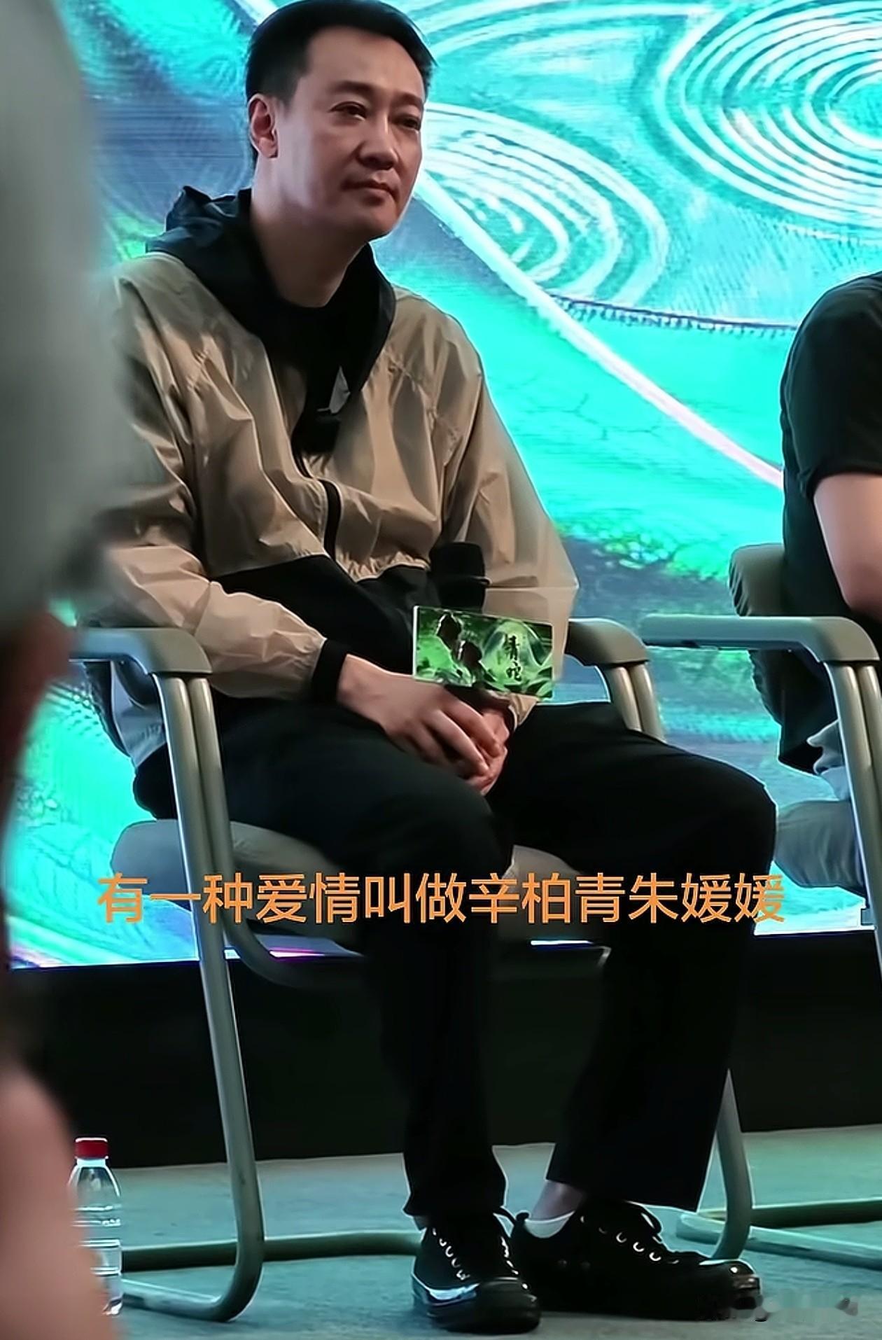 演员辛柏青拒绝回答记者的无礼提问，回答得还是太体面了。

近日辛柏青现身杭州，出