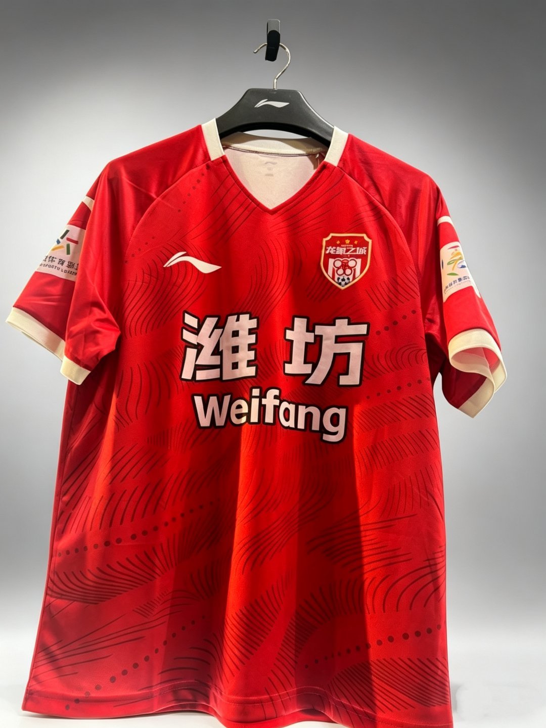 必须给李宁运动品牌点个赞，潍坊队这球衣设计的颜值无解了，必须购买收藏一件2026