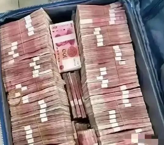总听人说洗钱洗钱，到底啥是洗钱啊？举个简单的例子：你中了800万彩票，国家扣16