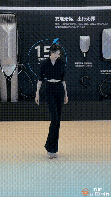 图一：有人能够猜得出，这个模特小姐姐的身高。
图二：菠萝为什么不能直接吃，这个就