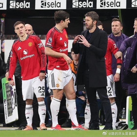 《卡里克上任首败！致命换人失误 曼联废材登场5分钟被晃晕+目送绝杀》在北京时间3