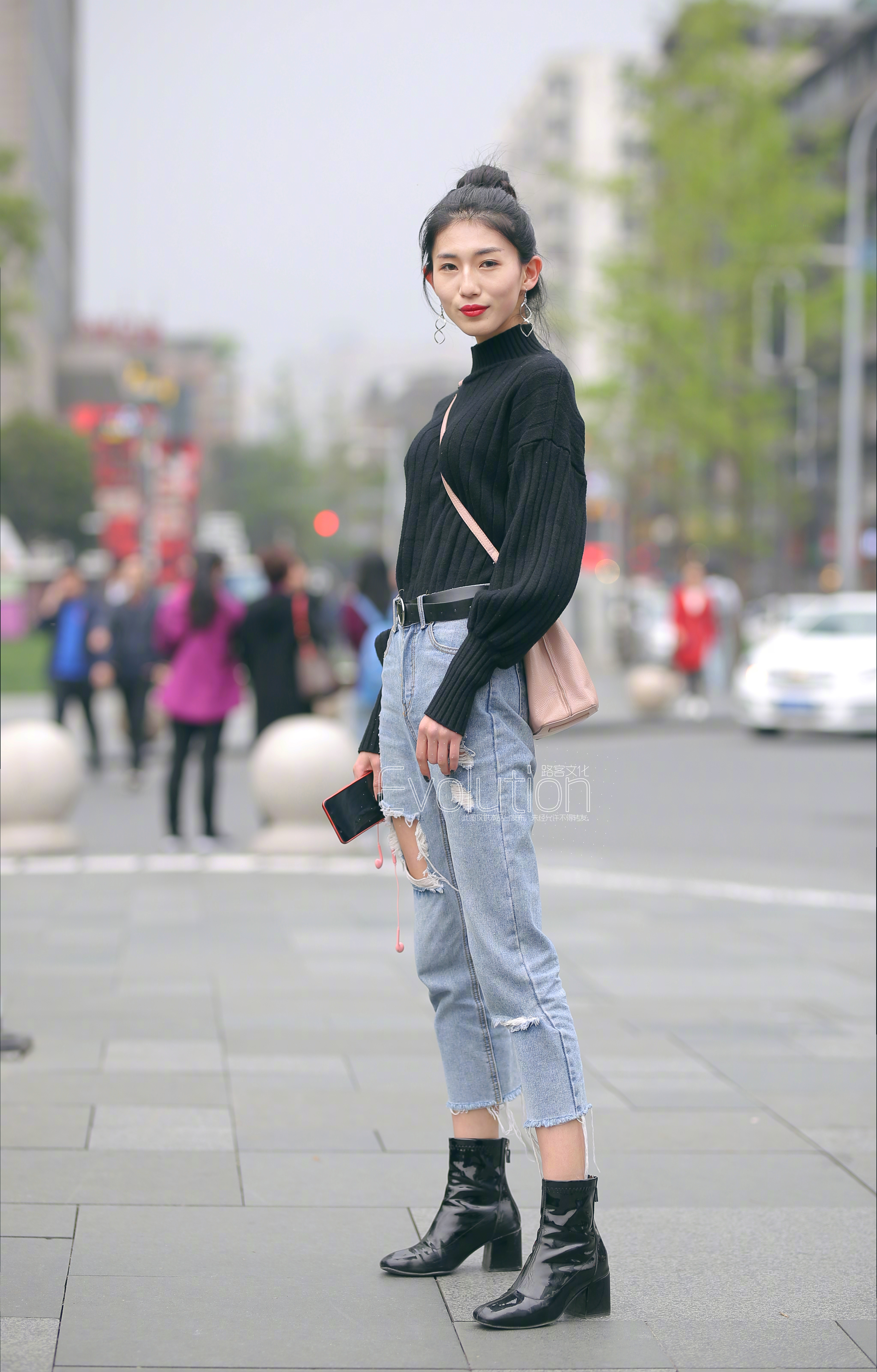 小姐姐好瘦但是那个时候就是标准巴掌脸 小蛮腰 细腿 ​​​