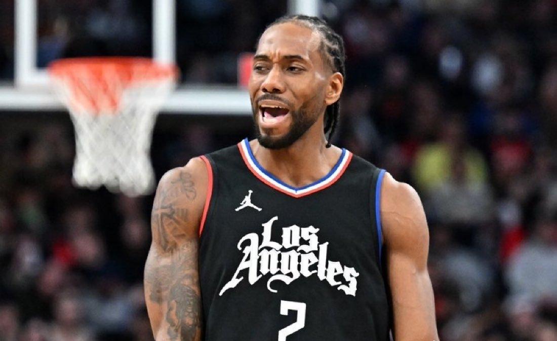 伦纳德真是天生就能打硬仗的人！NBA附加赛继续开打，今日快船主场迎战勇士，半场打