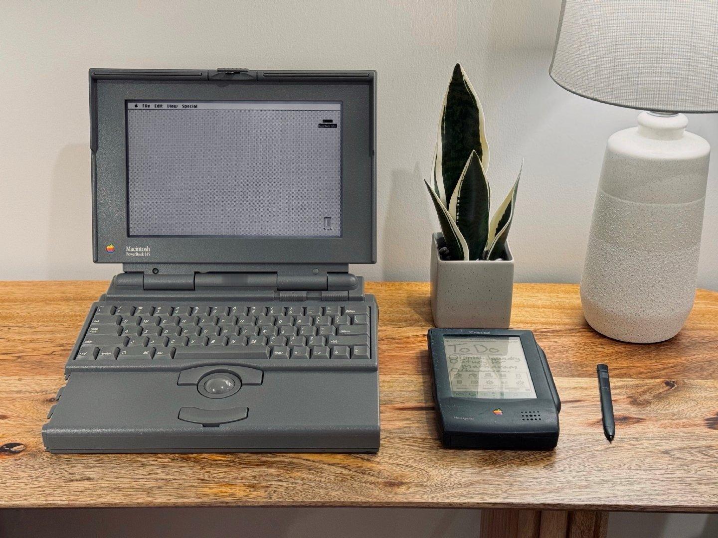 #不同时期的苹果全家桶#1994 年、2004 年、2014 年和 2024 年