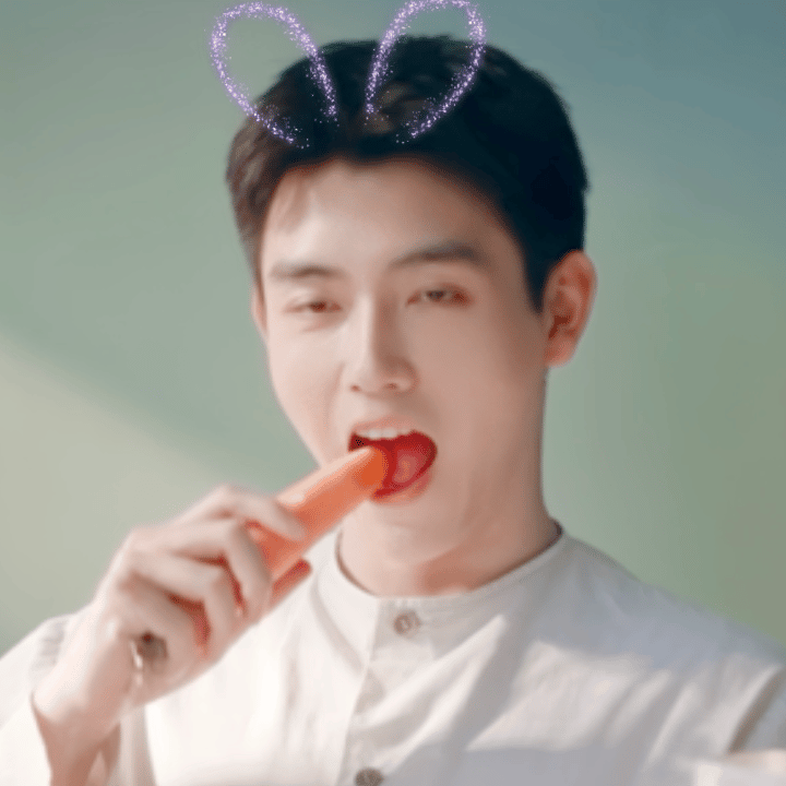 春节档00后挑大梁了，陈飞宇《纯真年代的爱情》vs 周翊然《江湖夜雨十年灯》，你