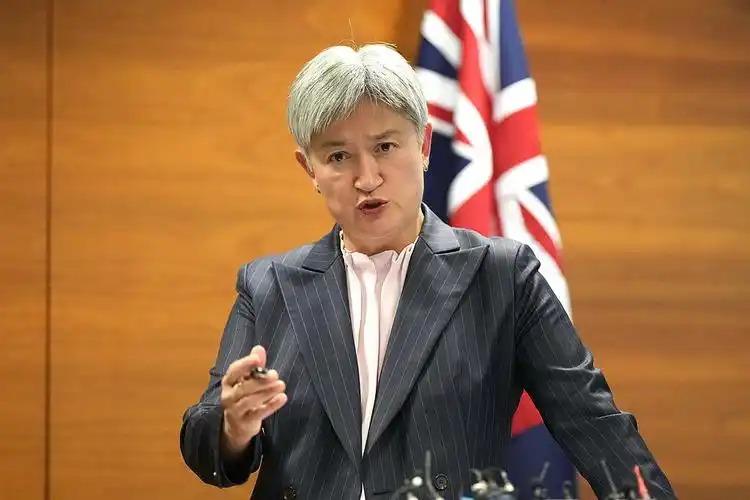 澳大利亚外长黄英贤发表声明，5月26日，澳印日美外长在印度新德里启动了“四方安全