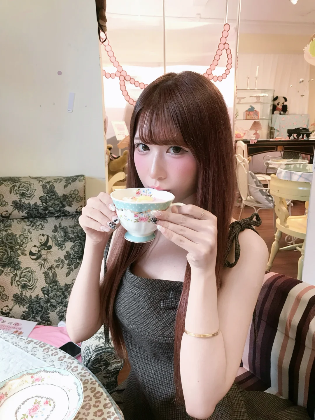 キラキラ💖穿可爱的裙子去漂亮的喫茶店