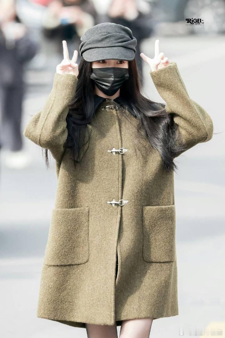 虞书欣﻿《云初令》今日上班路透 完全就是小兔兔