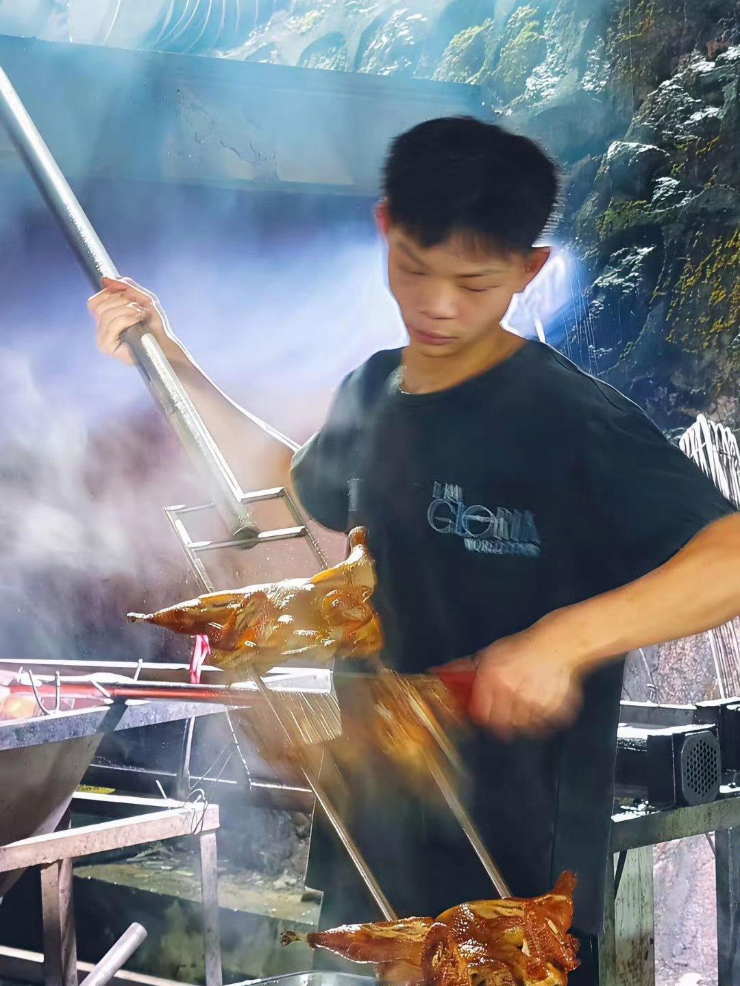 有人说，“人怕出名猪怕壮，同行妒忌情况之下，一定想办法来抹黑的。”

这种说法，