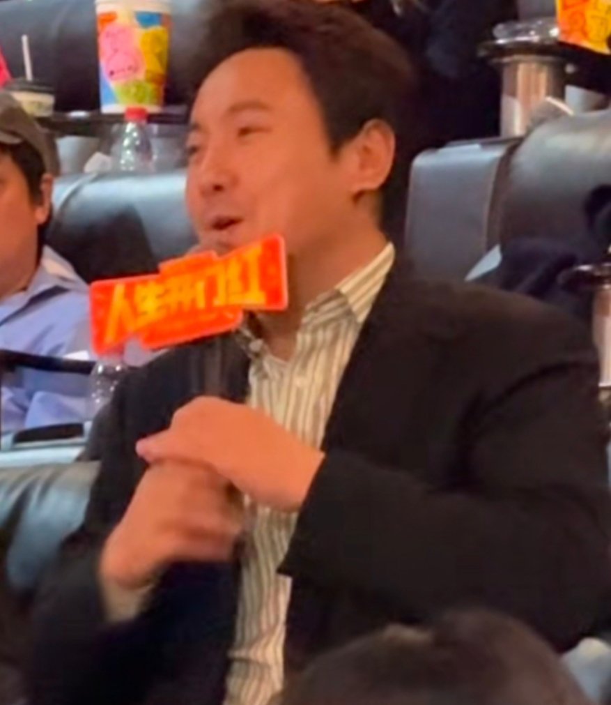 沈腾问常远怎么演艾伦的角色《人生开门红》后，沈腾向常远讨教艾伦角色演法，认可其“