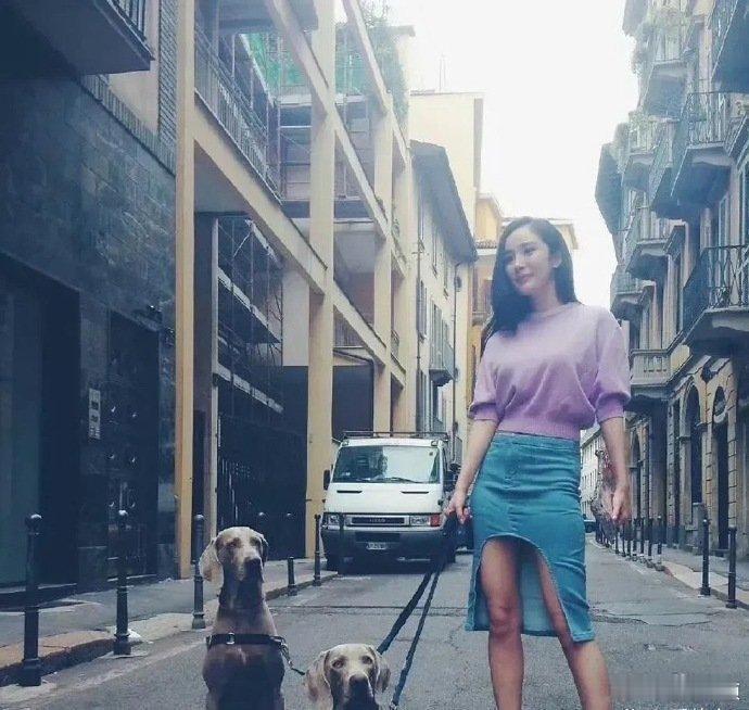 杨幂早期照，这一下子突然就懂刘恺威了。 ​​​