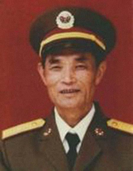刘秉彦，河北省蠡县人，别名李立元、张章，笔名冰言、兵言。1932年加入中国左翼作