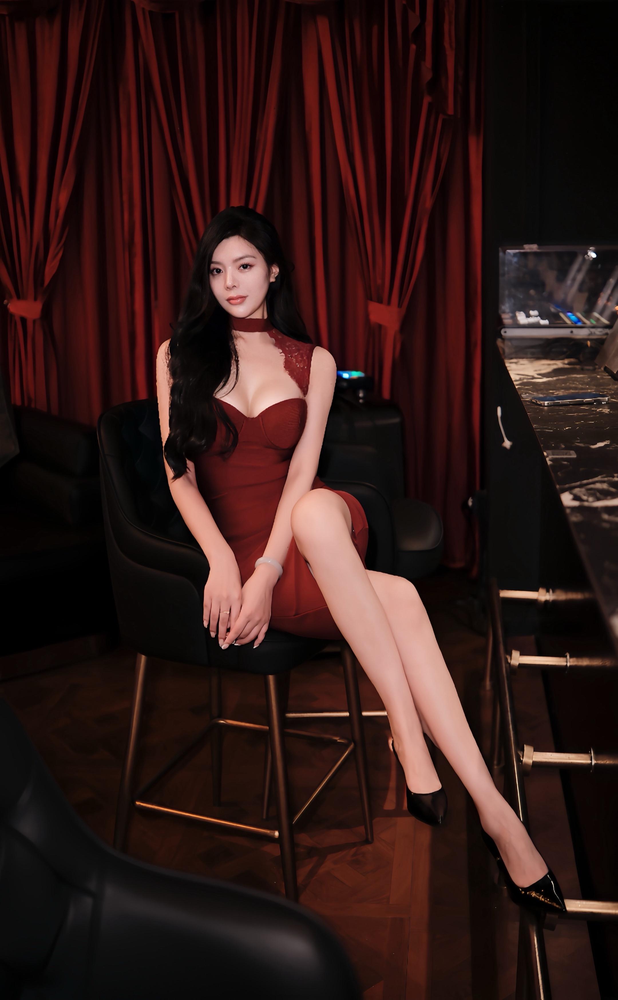 虽然充满了女人味 但我只是个女孩🙂。
