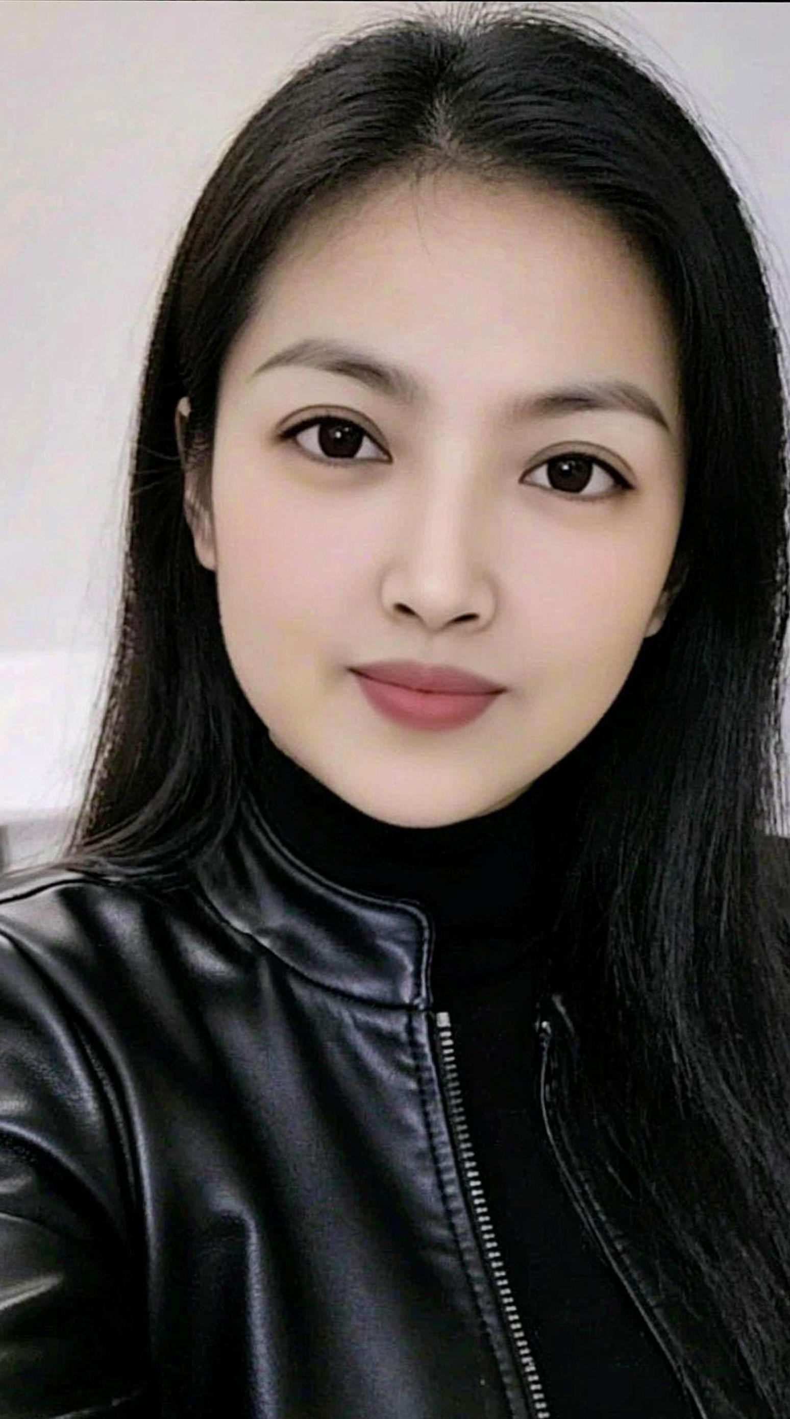AI皮衣自拍  上热搜分享你的岁月之美我的魅力不止一面
