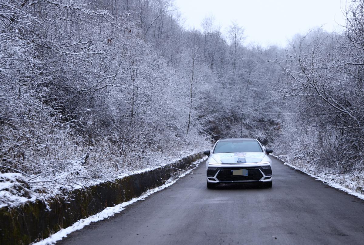 国漫与汽车的联动，个性与热情的结合，现代真给力！

最近，一组索纳塔车队打卡哪吒