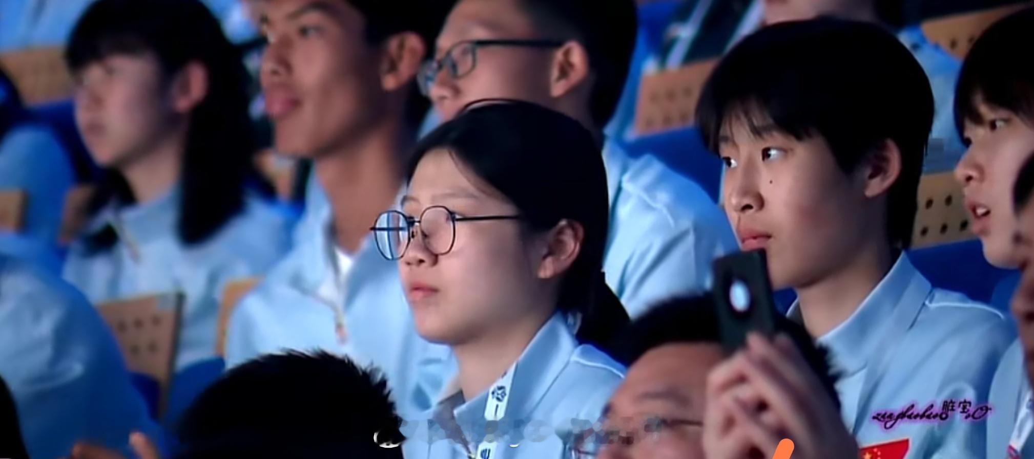 中俄青年运动会开幕式上看到了上海u17女排的队员任思辰11/193。今晚后半夜有