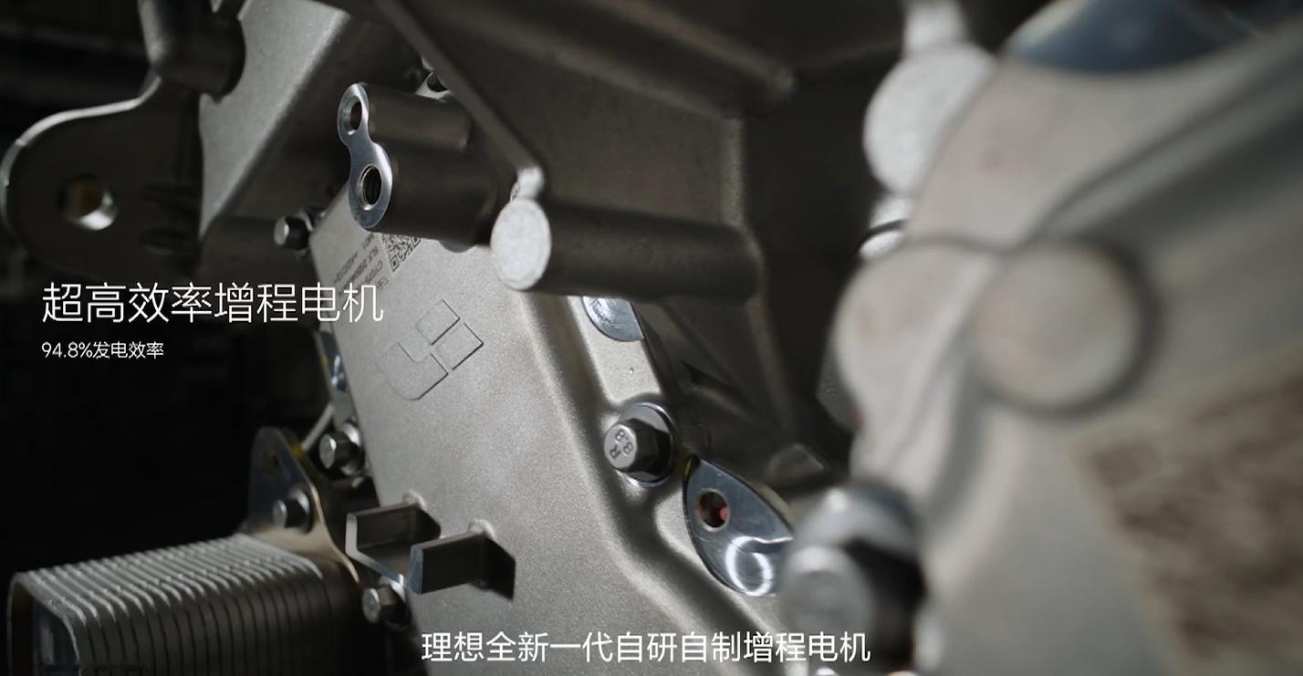 全新理想L9Livis的油耗表现也非常不错，一台全尺寸SUV，WLTC馈电油耗做