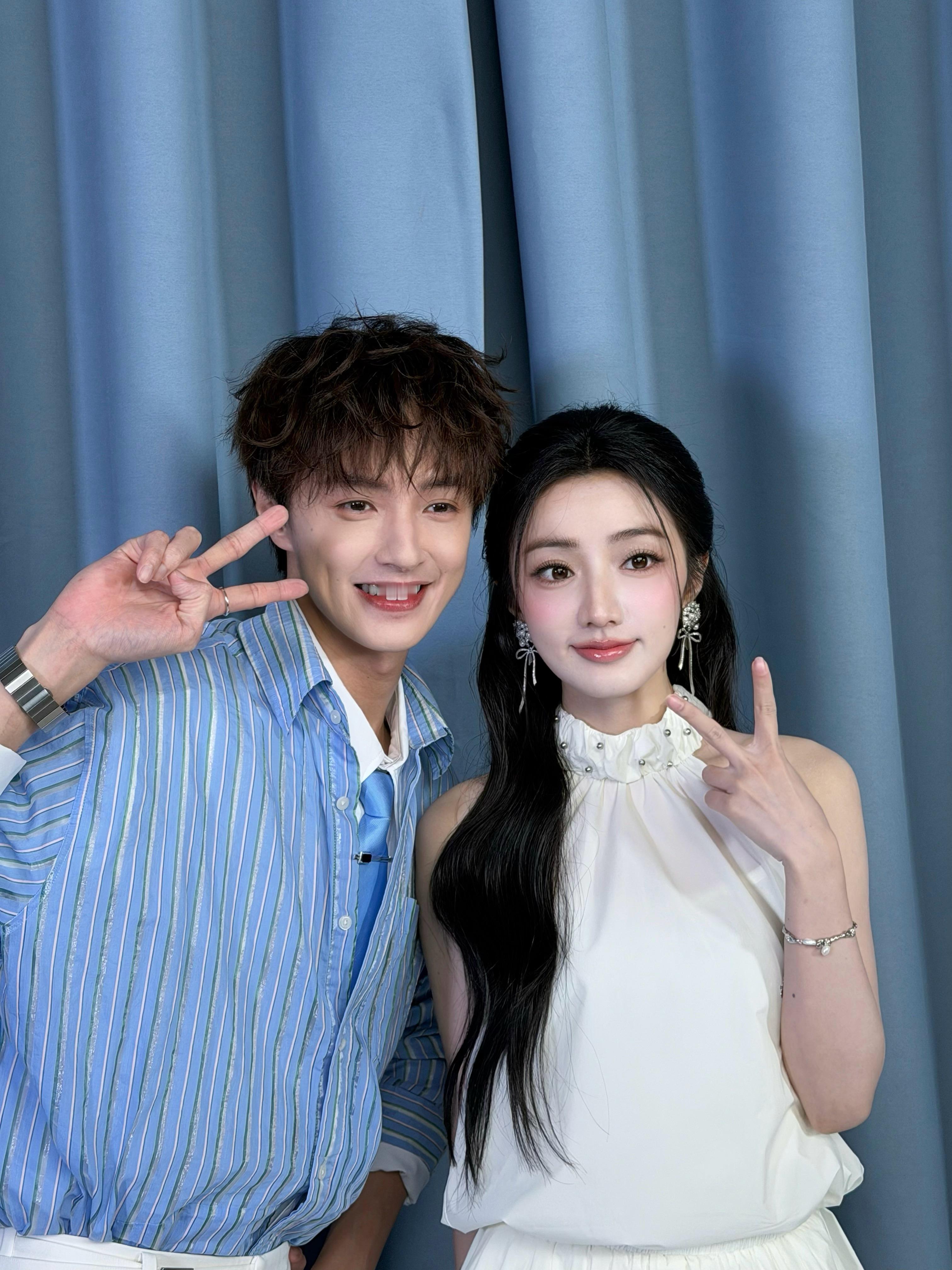 清蓝写意，素白含光。超有感小剧场live继续～ ​​​