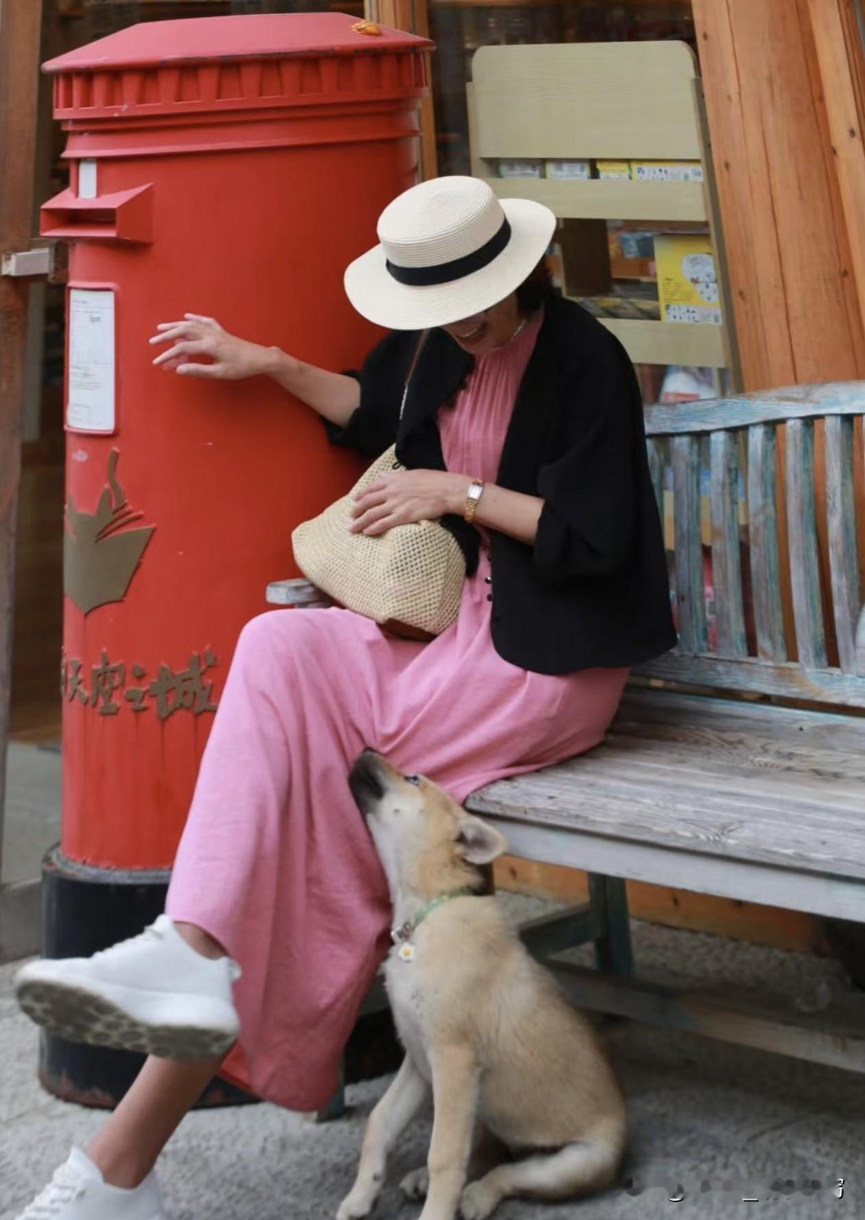 人老了，最明智的选择是这样的:

1.攥紧自己的养老钱，分好日常、医疗、应急三部