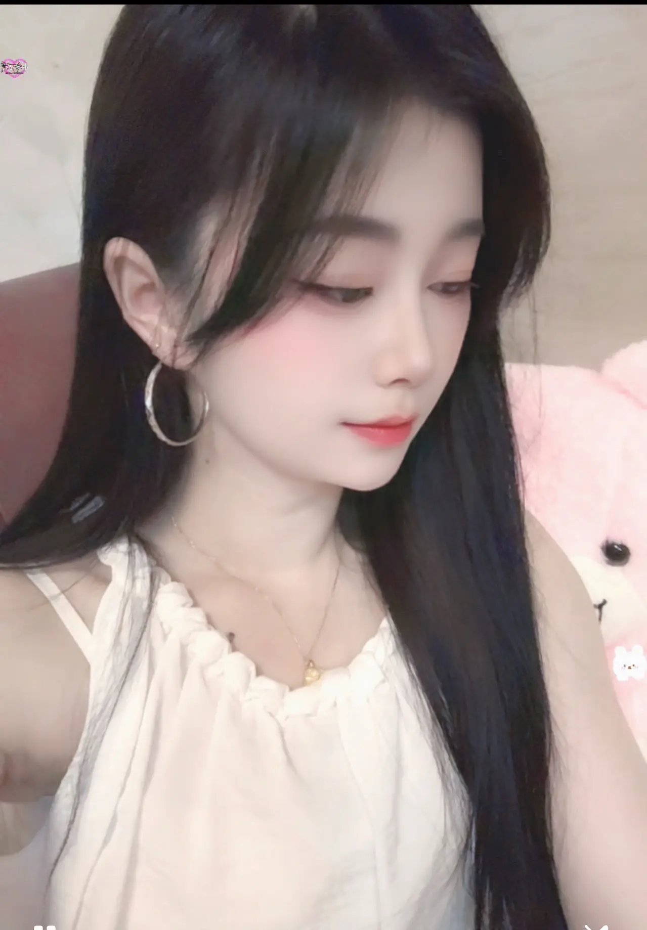 有时候宁愿和陌生人说话 也不愿意和熟悉的人聊天 就像发一样 点赞的都是...