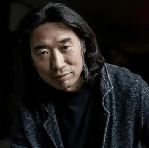 扎根草原四十载，院士张鹏举以匠心守护故土
 
张鹏举，一个在内蒙古草原上长大的孩