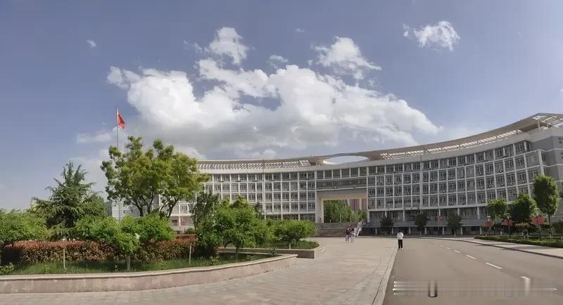 高考报志愿，最怕信息差。尤其山东工商学院这种省属财经强校，2026多少分能上、哪