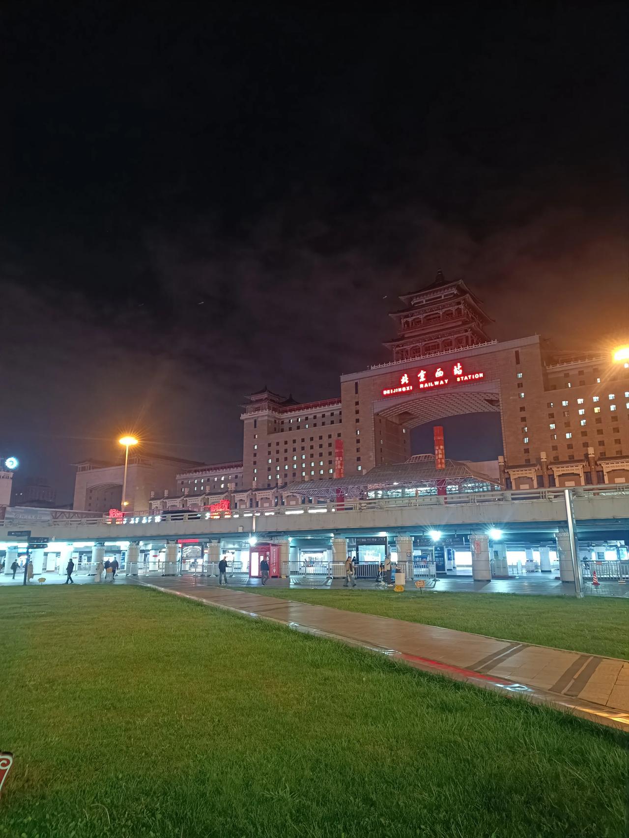 北漂已经十多年了，还是一事无成啊，现在快要奔四了，还没结婚，也没女朋友，真的不知