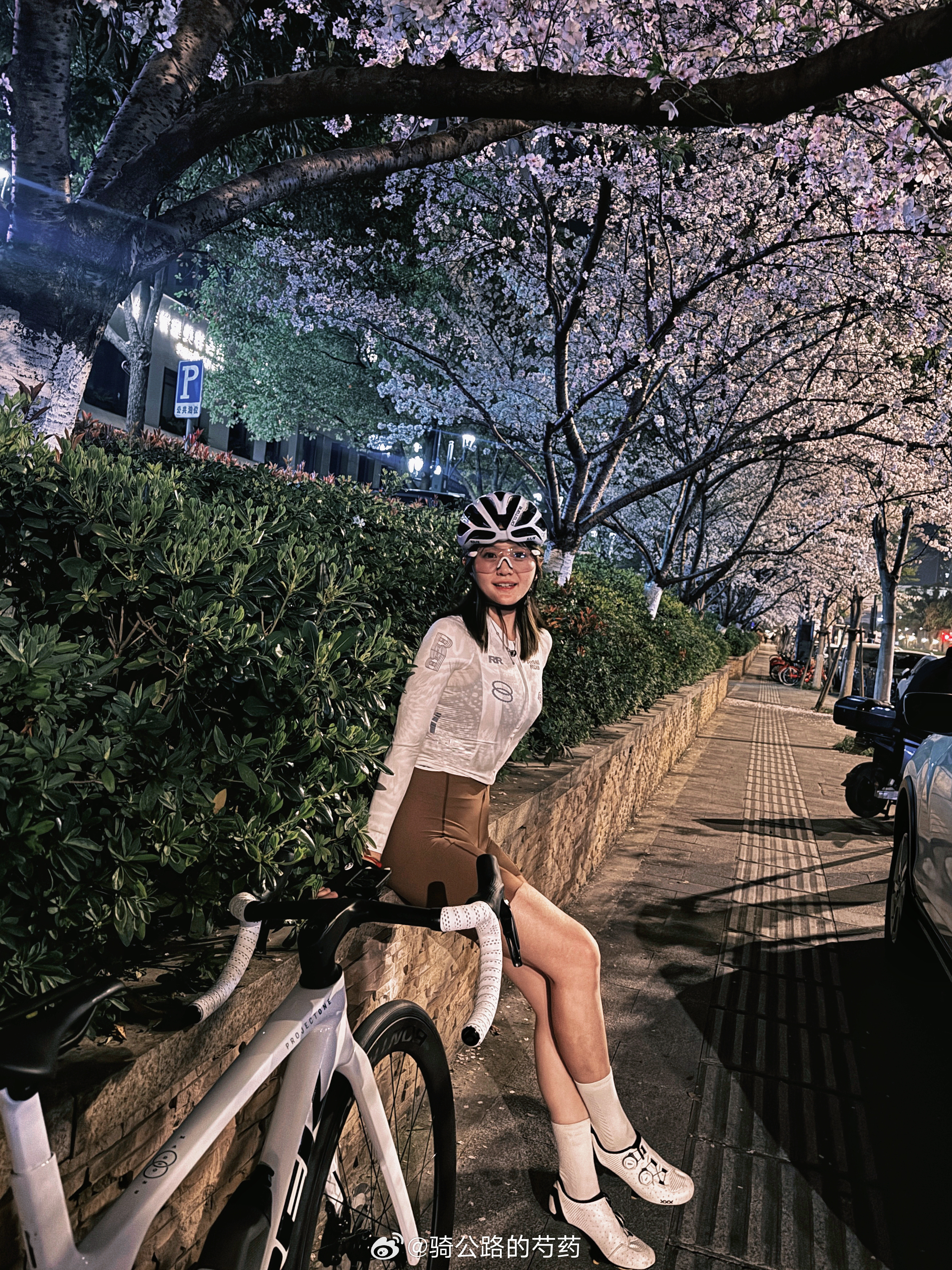 樱花🌸树下站谁都很美🥰  ​​​