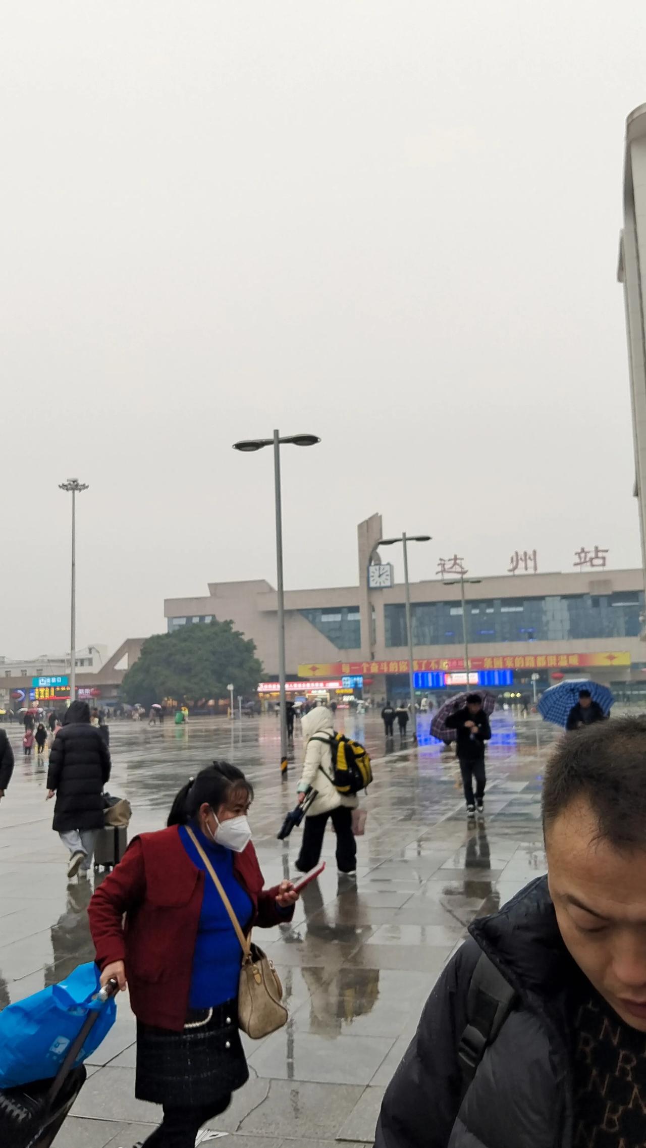 你妖艳的狠！你娃儿！
懂的起吗，这是地地道道的四川达州话，达州，曾经是被成都妈边