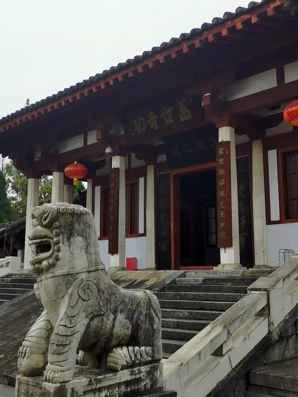 要我说能代表我家乡的景点，那必须是张骞纪念馆！它在陕西省汉中市城固县城西饶家营村