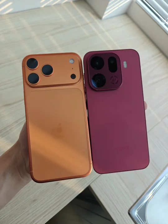 今年两台颜色超级特别的手机，好看吗？