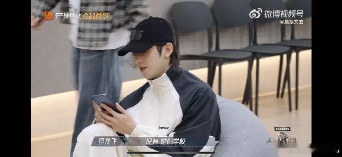 #符龙飞有两个孩子了##披荆斩棘#符龙飞，奶爸身份大公开，两小宝贝的幸福守护者，