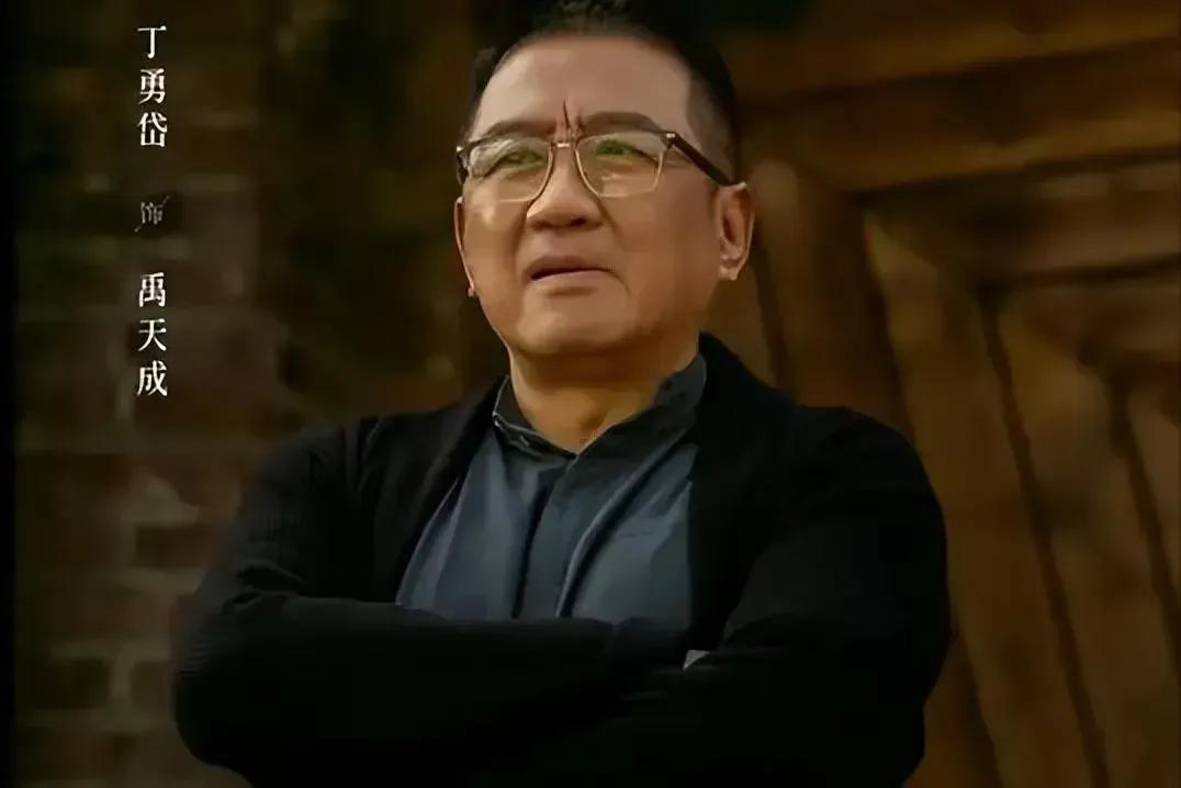 丁勇岱已经完全陷入到了自己的格式化当中，演的任何角色都一个样。
不管是好人，坏人
