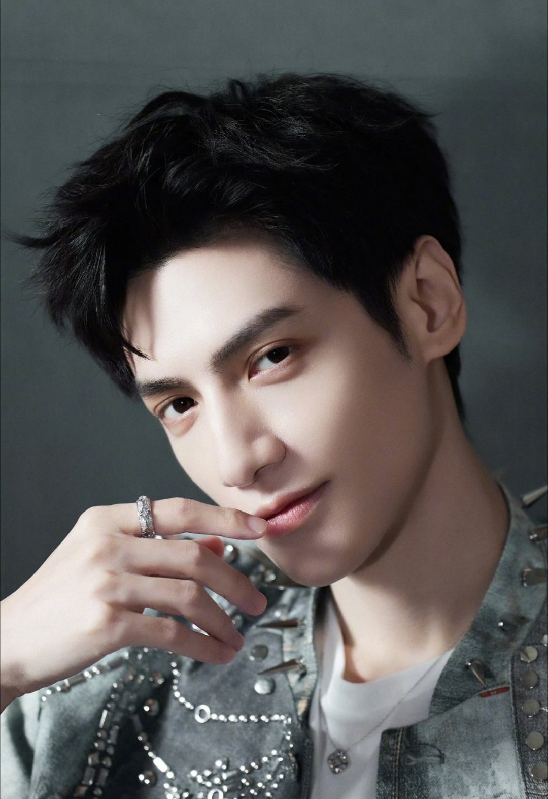 罗云熙这套衣服真好看，多教我们两句四川话呗