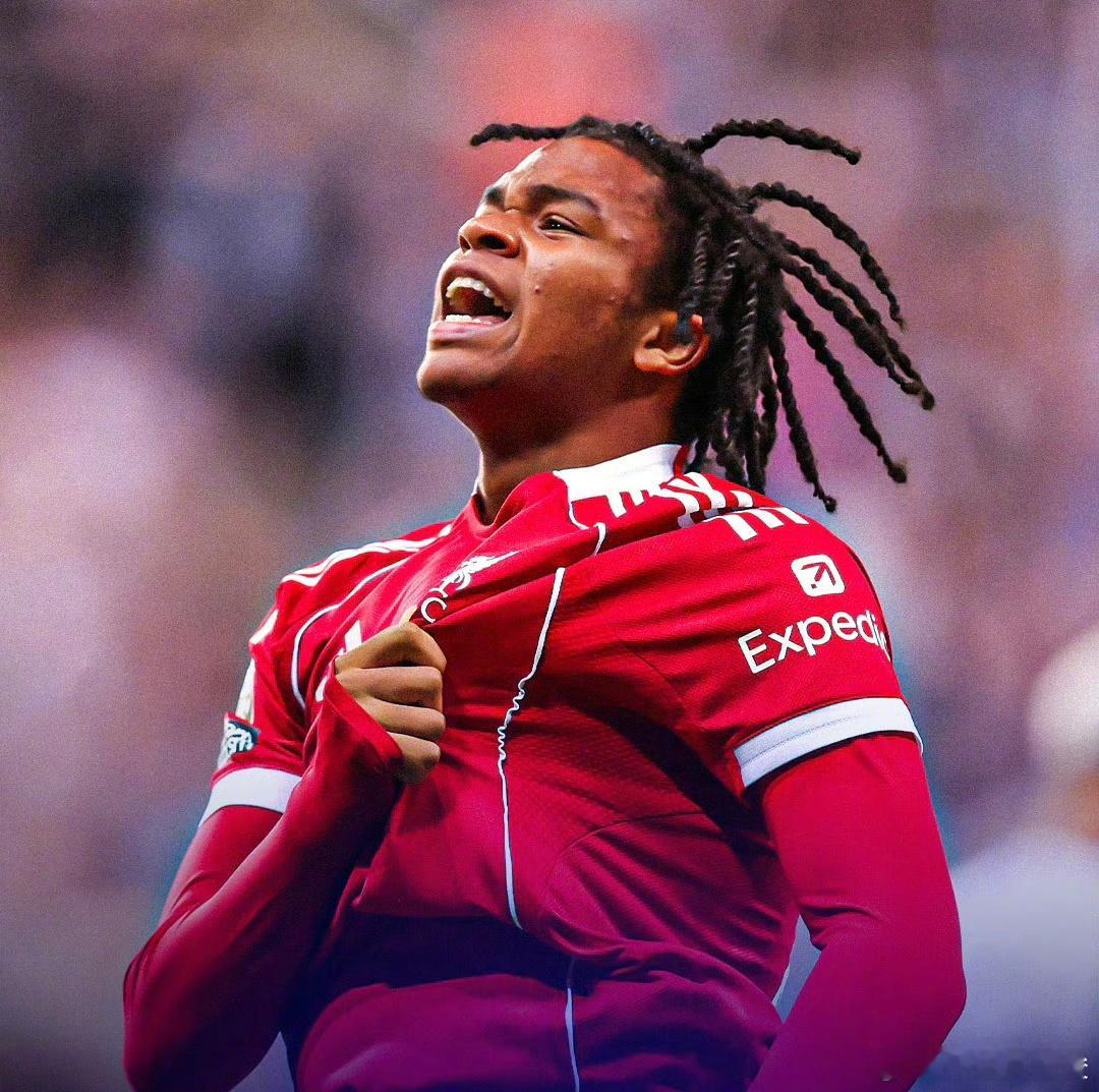 全队上下总算展示了求胜欲望和积极的跑动。加克波踢中锋最大的作用就是--恩古莫哈可