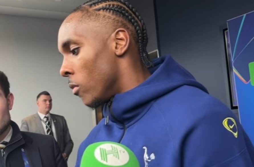 在欧冠3-0布拉格斯拉维亚赛后，热刺球员特尔接受媒体采访。问：重新进入欧冠名单并