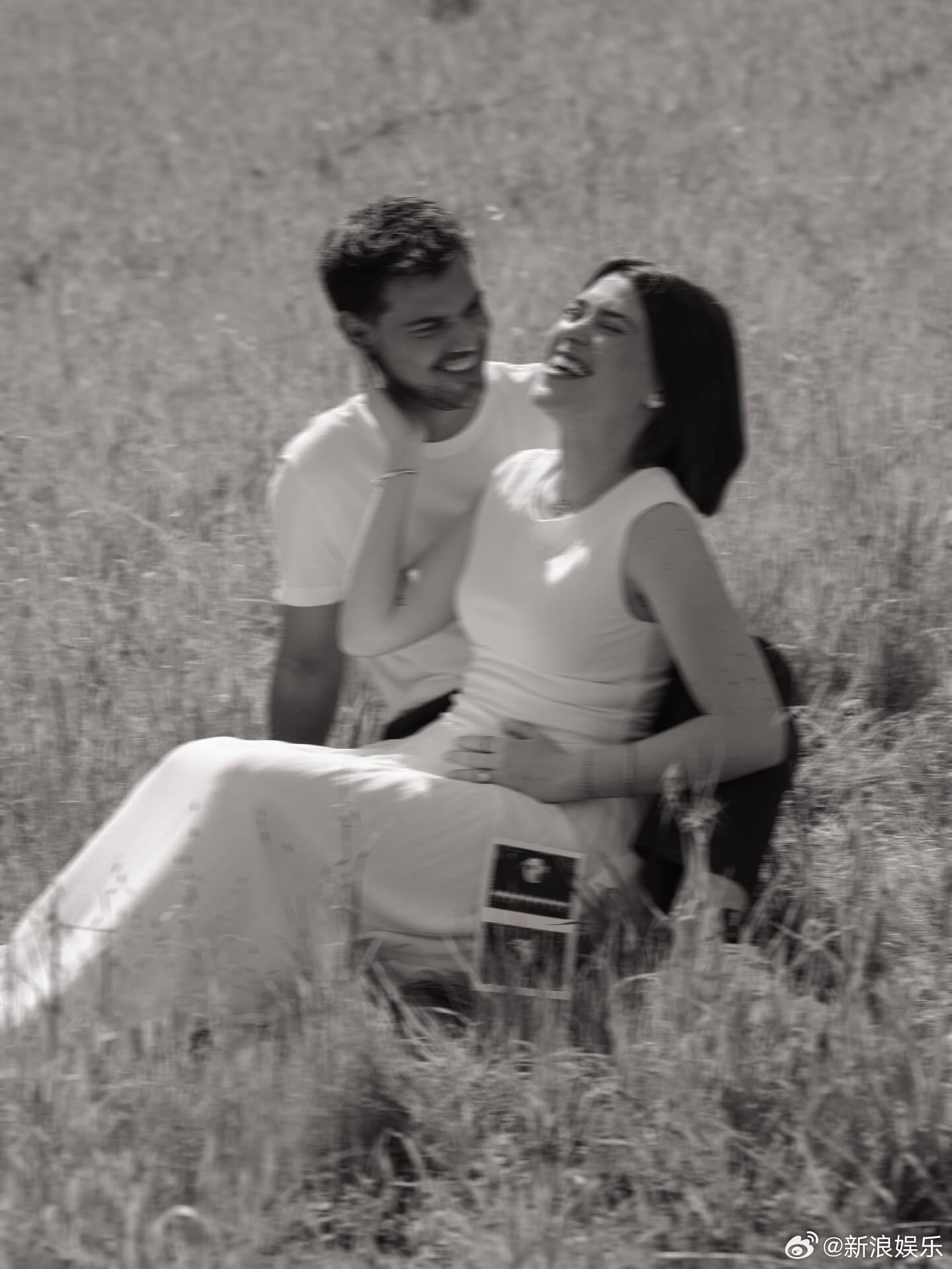 小狼泰勒洛特纳当爸 《暮光之城》“小狼”泰勒·洛特纳宣布妻子泰勒·洛特纳怀孕，他