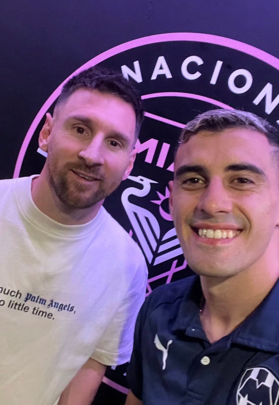 赛后的移动景点[可怜]#梅西[超话]# ​​​