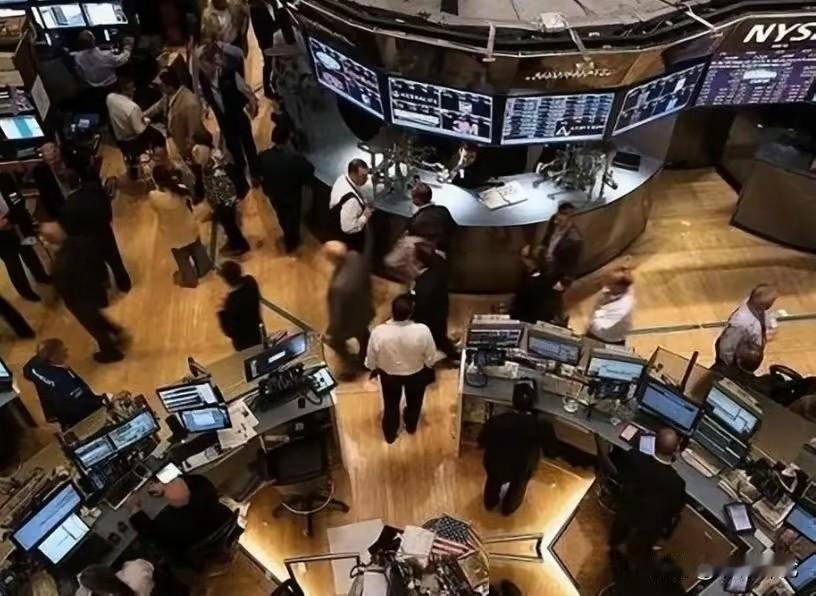 美国AI彻底分裂！一边疯狂喊刹车，一边死踩油门。
最近美国AI圈和政坛，出现了史