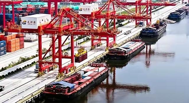 据美国政治新闻报道，海杰航运公司确定于今年9月20日在宁波舟山港开通“中欧北极快