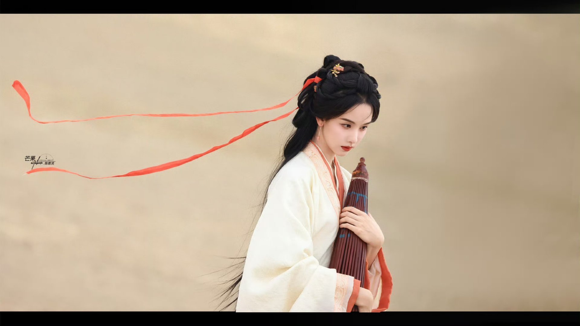 飘逸的发带是神来之笔 