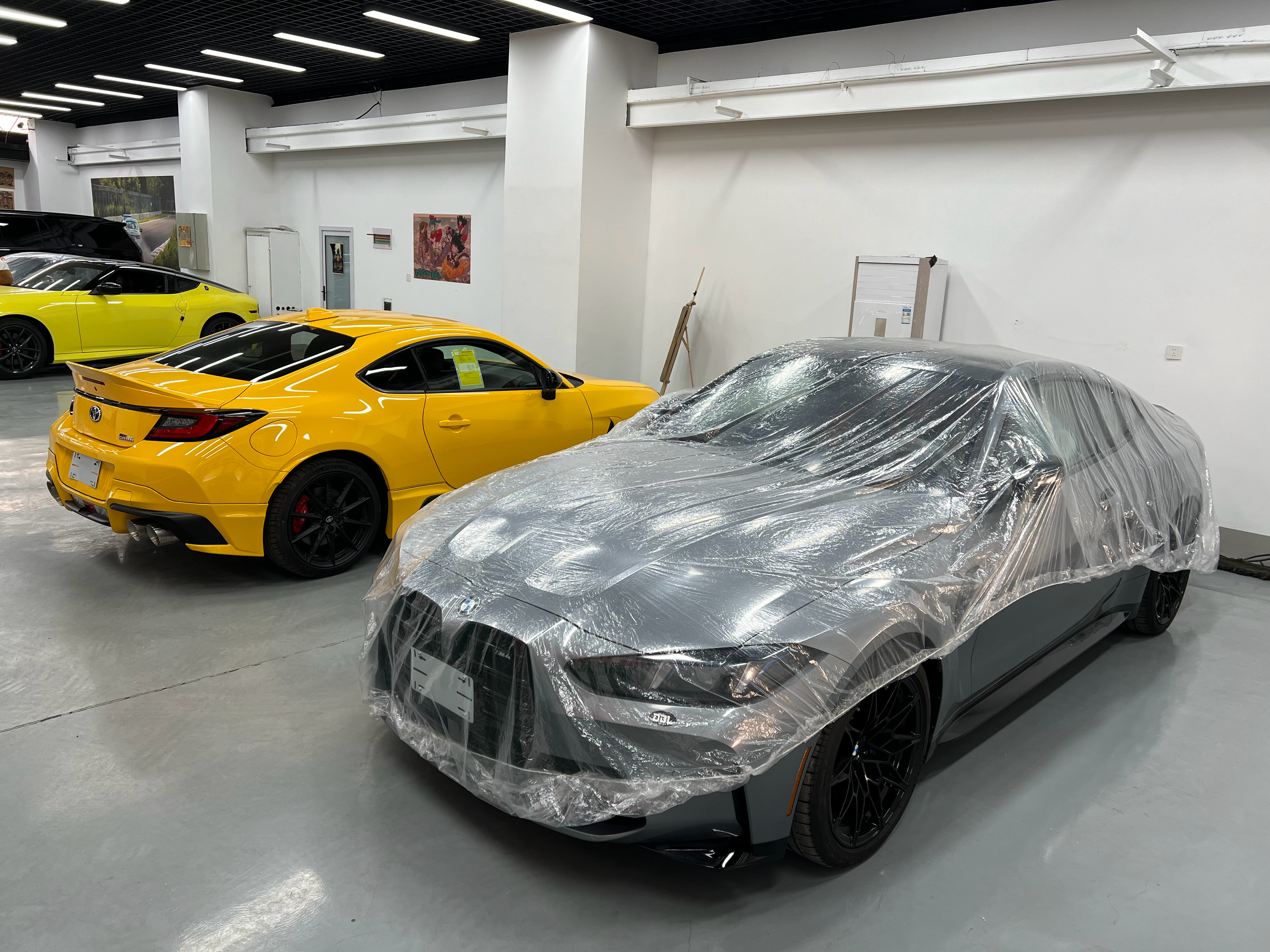 网友还是太有才了，他们让我把这两台车摆一起，我说为什么？他说一灰一黄，灰黄 ～ 