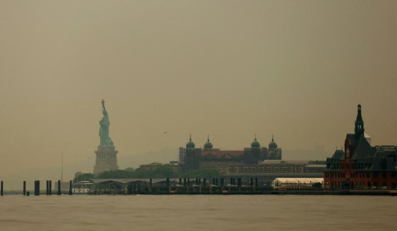 美国纽约港自由岛（Liberty Island）附近发生致命翻船事故，一艘载有1