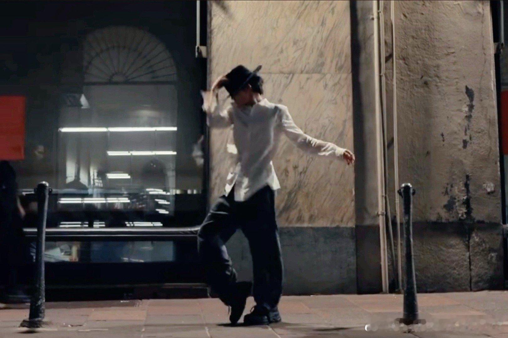 苏新皓米兰人气苏新皓以独特气质与超强表现力，征服国际秀场，人气席卷全城，成为米兰